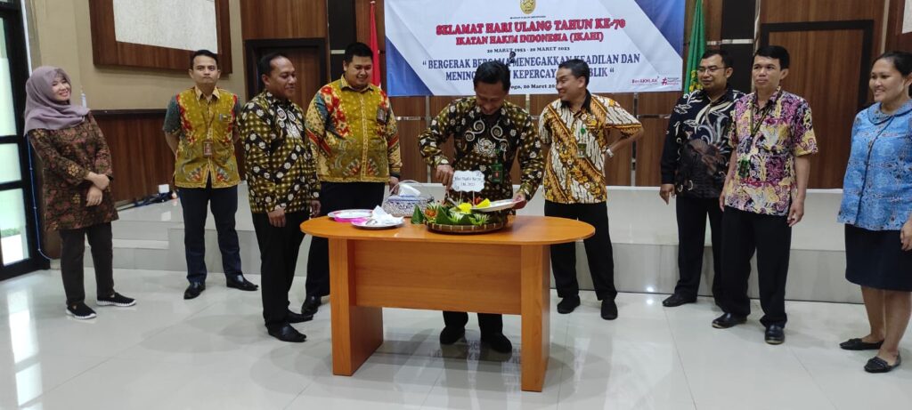 Potong Tumpeng Dalam Rangka Memperingati Hari Ualng Tahun IKAHI ke 70