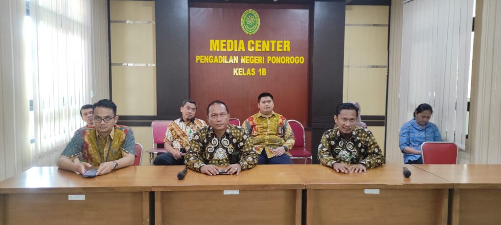 Hakim PN Ponorogo Menghadiri Acara Puncak HUT ke 70 IKAHI dan Talkshow Nasional
